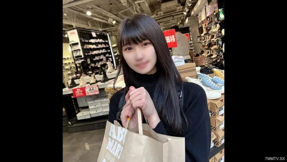 FC2-PPV-3256136 First shooting / appearance!  - !  - Limited until 4/19!  - !  - A naive 20-year-old female college student suddenly begins to grope my crotch in public.  - !