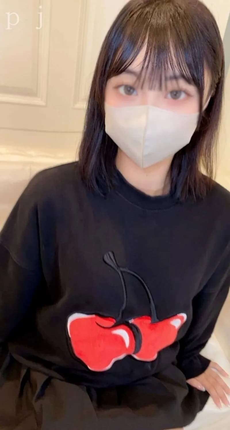 FC2-PPV-4591932 Pre-release  Idol face with big eyes. You'll get a favor. You'll be stripped as you're told...