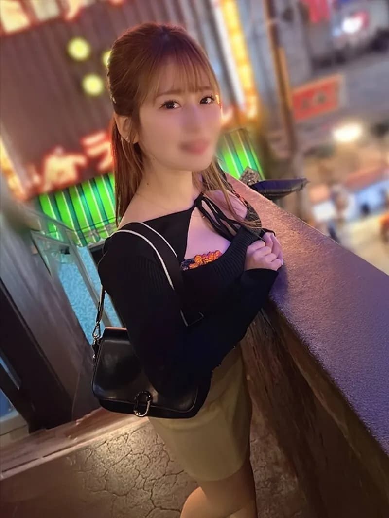 FC2-PPV-4789125 Super hot, the strongest married woman  A 29-year-old wife in her 30s with soft, supple skin who feels amazing to hug. She spreads her pussy juice-covered slit open and gets creampied in raw sex with a constant stream of dirty talk. &quot